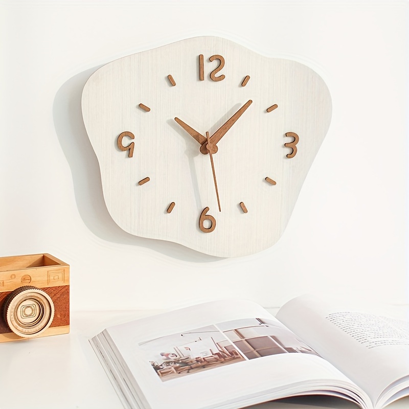 1pc Cute Cream Style Irregular Shape Wooden Pentagram Clock, Wooden Wall Clock, Simple Household Ultra Quiet Wall Clock, Suitable For Living Room, Bedroom, Dining Room Decoration, Mother's Day Spring Easter Gift